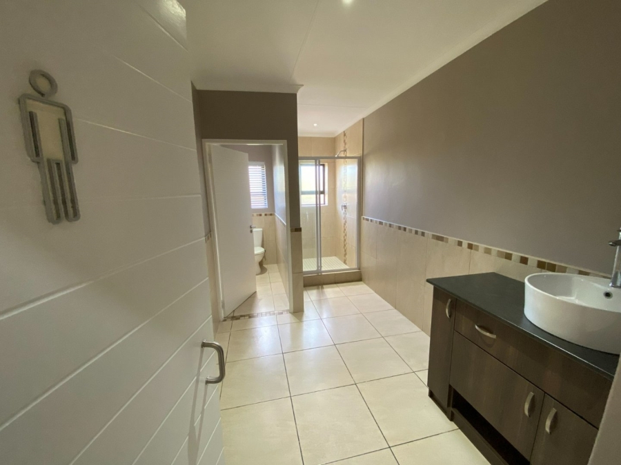 5 Bedroom Property for Sale in Highlands Western Cape